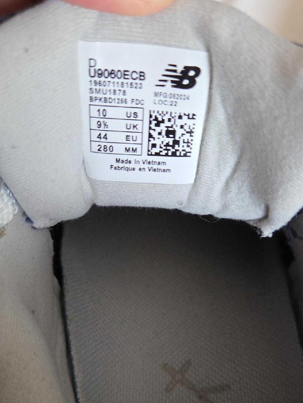 New Balance 9060 Sneakers, Size 10, Blue, White & Cream. - Picture 6 of 7
